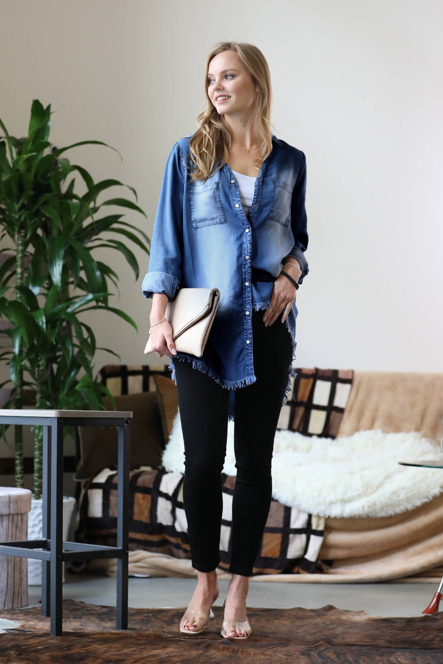 CHAMBRAY FRAYED HEM